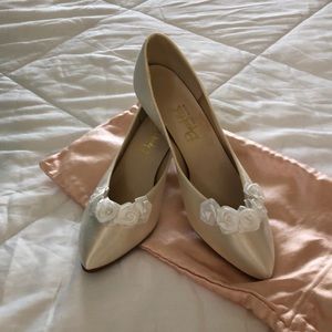 Vintage wedding shoes in satin bag